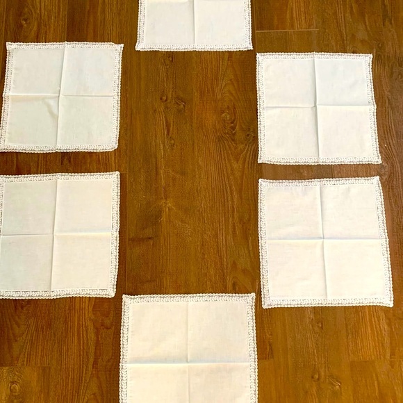 Elegant blue Lace-Trimmed Napkins - Picture 3 of 6